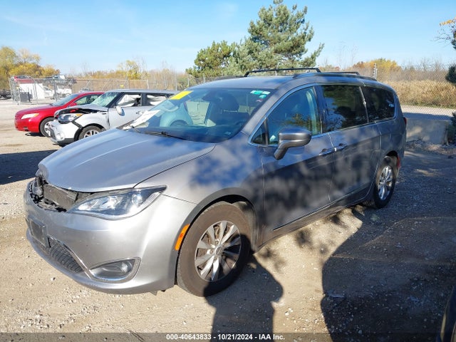 Chrysler Pacifica Touring L 2018 2C4RC1BG9JR227645 Image 2