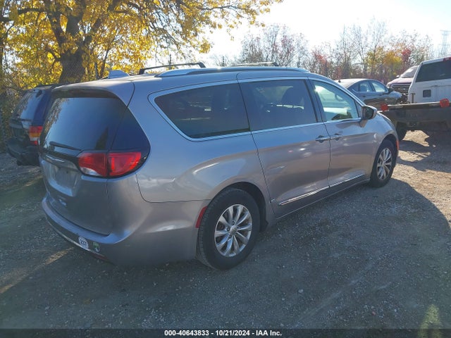 Chrysler Pacifica Touring L 2018 2C4RC1BG9JR227645 Image 4