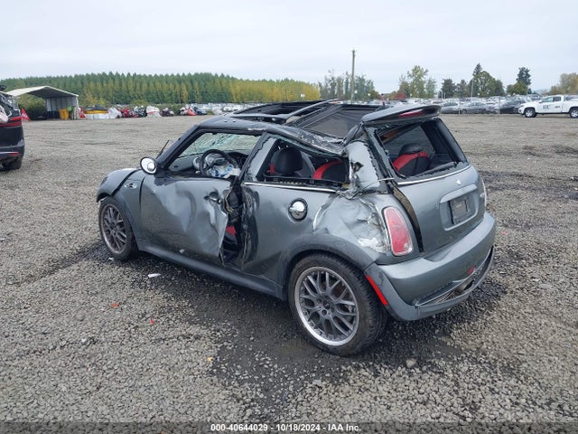 2005 MINI COOPER S WMWRE33585TL11177 Photo 2