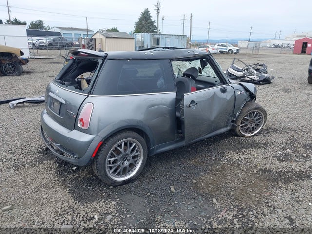 2005 MINI COOPER S WMWRE33585TL11177 Photo 3