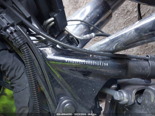 2019 HARLEY-DAVIDSON FLHTCU 1HD1FCC1XKB656415 Photo 9