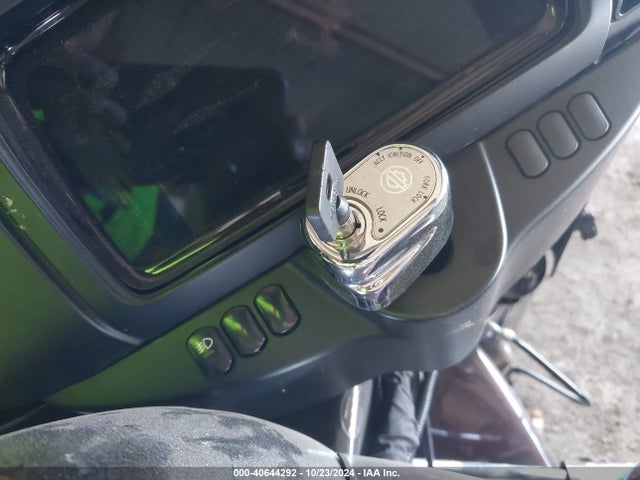 2019 HARLEY-DAVIDSON FLHTCU 1HD1FCC1XKB656415 Photo 10