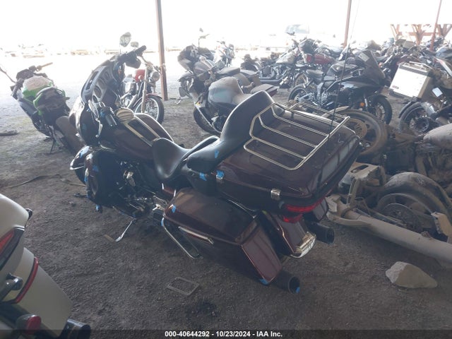 2019 HARLEY-DAVIDSON FLHTCU 1HD1FCC1XKB656415 Photo 2
