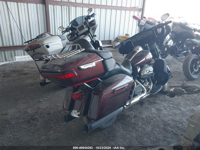 2019 HARLEY-DAVIDSON FLHTCU 1HD1FCC1XKB656415 Photo 3