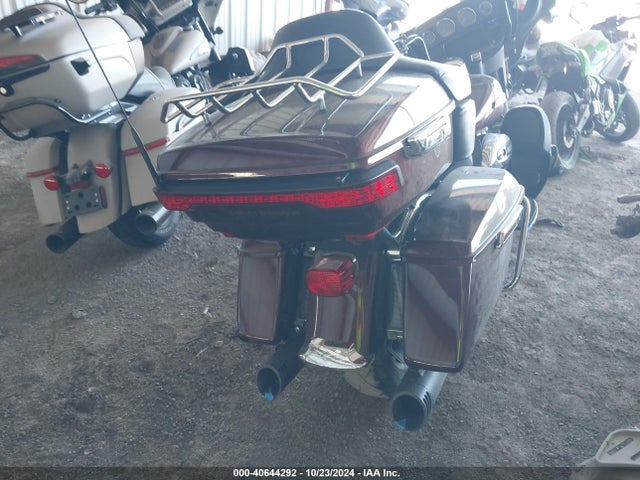 2019 HARLEY-DAVIDSON FLHTCU 1HD1FCC1XKB656415 Photo 5