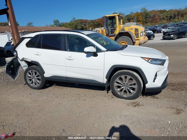 Toyota Rav4 Xle Premium 2019 JTMA1RFV7KD041505 Image 13