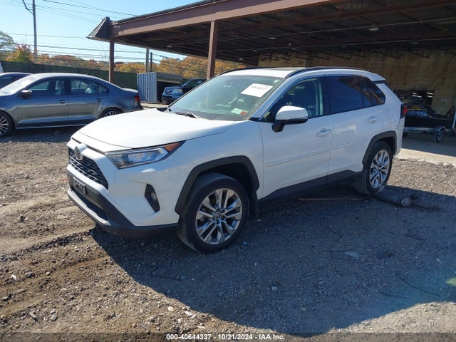 Toyota Rav4 Xle Premium 2019 JTMA1RFV7KD041505 Image 2