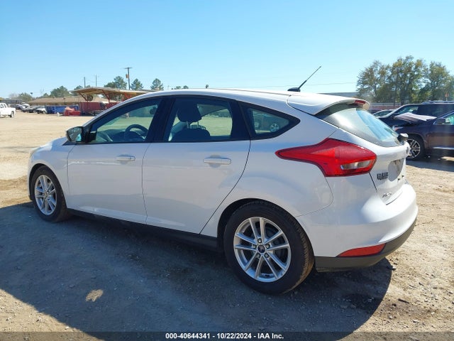 Ford FOCUS SE 2016 1FADP3K22GL308086 Image 3