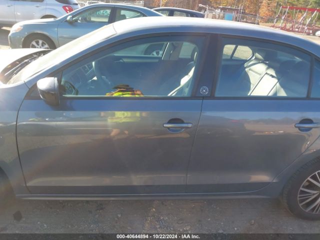 3VWB67AJ9JM215685 Volkswagen Jetta 1.4t Se/1.4t Wolfsburg Edition