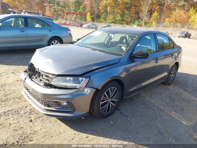3VWB67AJ9JM215685 Volkswagen Jetta 1.4t Se/1.4t Wolfsburg Edition