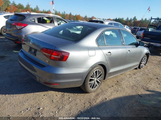 3VWB67AJ9JM215685 Volkswagen Jetta 1.4t Se/1.4t Wolfsburg Edition