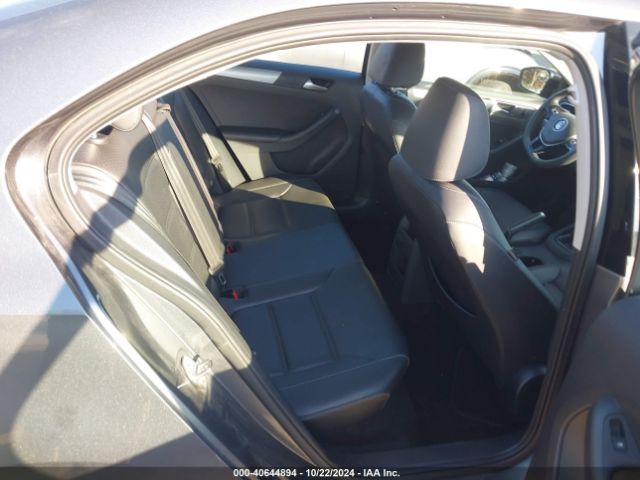 3VWB67AJ9JM215685 Volkswagen Jetta 1.4t Se/1.4t Wolfsburg Edition