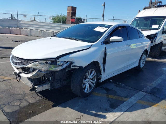 Chrysler 200 Limited 2015 1C3CCCAB4FN577782 Image 2