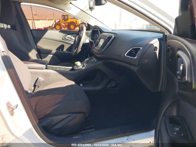 Chrysler 200 Limited 2015 1C3CCCAB4FN577782 Image 5
