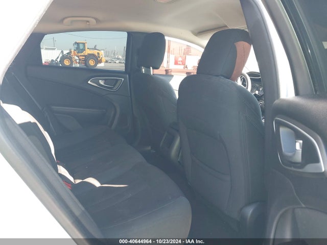 Chrysler 200 Limited 2015 1C3CCCAB4FN577782 Image 8