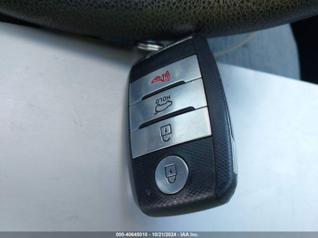 KNDCB3LC6J5155803 KIA NIRO LX