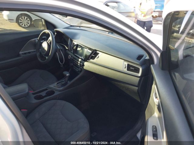 KNDCB3LC6J5155803 KIA NIRO LX