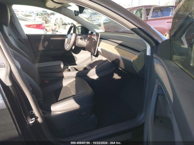 2024 TESLA MODEL Y 7SAYGDEEXRA252203 Photo 4