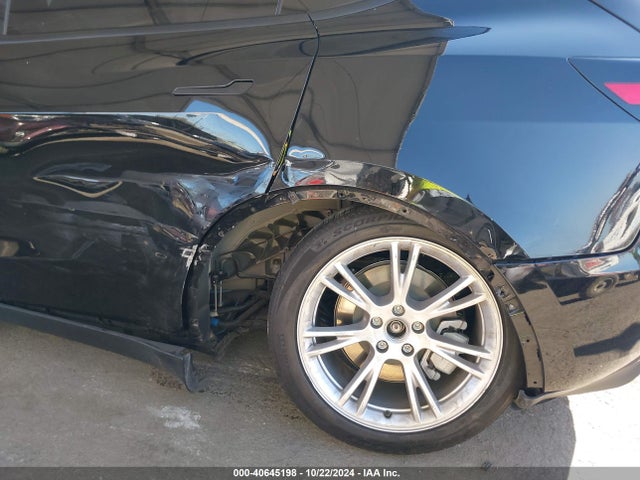 2024 TESLA MODEL Y 7SAYGDEEXRA252203 Photo 5