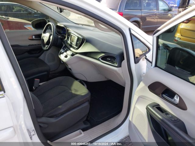 2C4RC1CG5HR677947 Chrysler Pacifica Lx