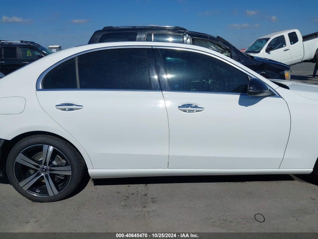 W1KAF4GB1PR093138 Mercedes-Benz C 300 Sedan