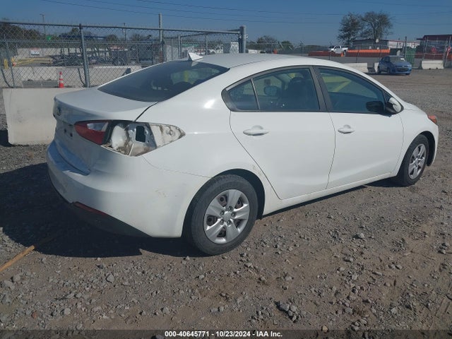 KIA FORTE LX 2016 KNAFK4A69G5588148 Image 4