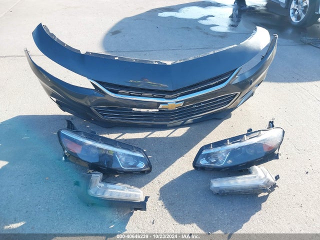 1G1ZD5ST0JF196058 Chevrolet MALIBU LT