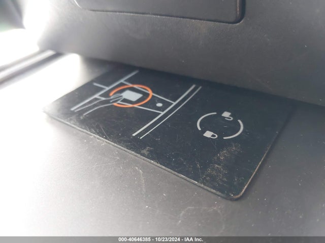 2021 TESLA MODEL Y 5YJYGAEE2MF293562 Photo 10