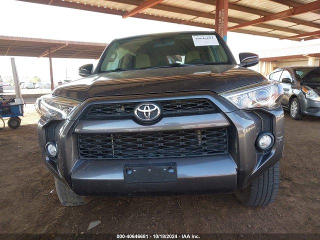Toyota 4RUNNER SR5 2018 JTEBU5JR3J5550297 Image 12