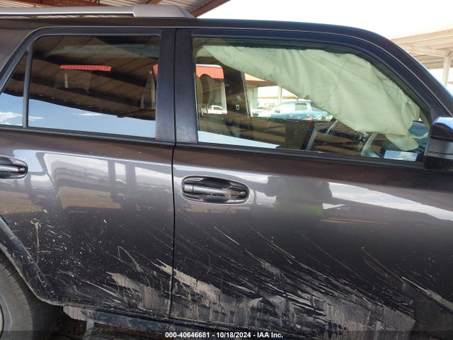 Toyota 4RUNNER SR5 2018 JTEBU5JR3J5550297 Image 13