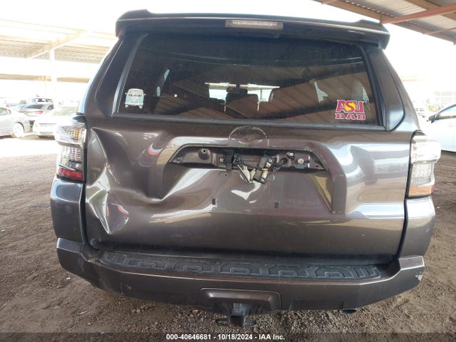 Toyota 4RUNNER SR5 2018 JTEBU5JR3J5550297 Image 16