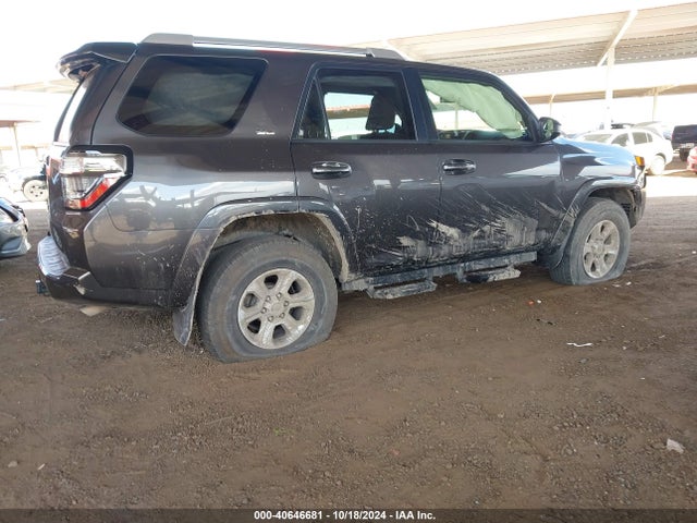 Toyota 4RUNNER SR5 2018 JTEBU5JR3J5550297 Image 4