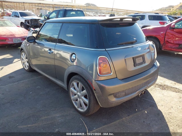 2008 MINI COOPER S WMWMF73568TV32814 Photo 2