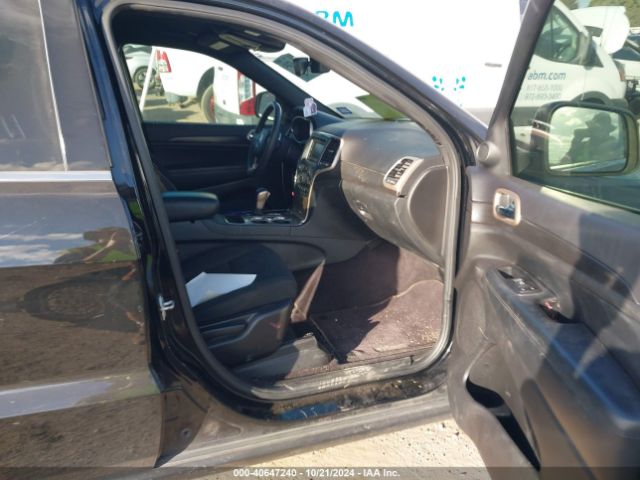 1C4RJEAG8HC916982 Jeep Grand Cherokee Laredo 4x2