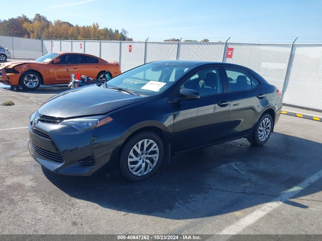 Toyota COROLLA LE 2018 2T1BURHE8JC039038 Image 2