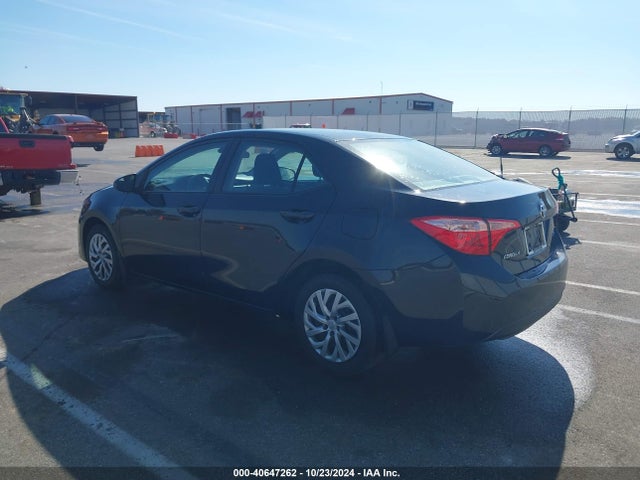 Toyota COROLLA LE 2018 2T1BURHE8JC039038 Image 3