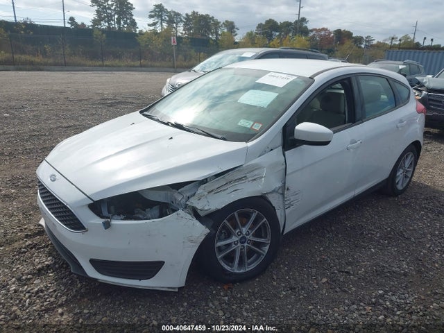 Ford FOCUS SE 2018 1FADP3K20JL251118 Image 2