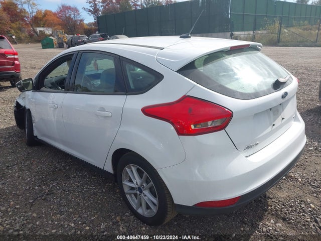 Ford FOCUS SE 2018 1FADP3K20JL251118 Image 3
