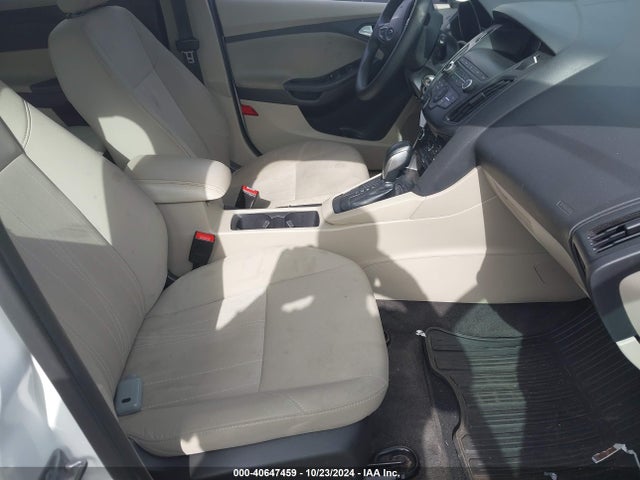 Ford FOCUS SE 2018 1FADP3K20JL251118 Image 5