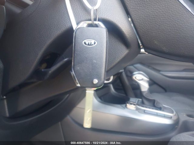 KNDEU2AAXM7121774 KIA SELTOS S