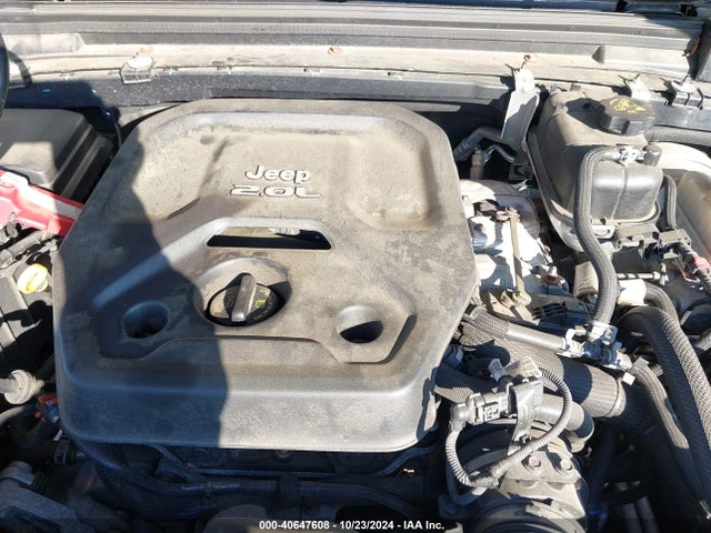 1C4HJXEN5JW224439 Jeep Wrangler Unlimited Sahara 4x4