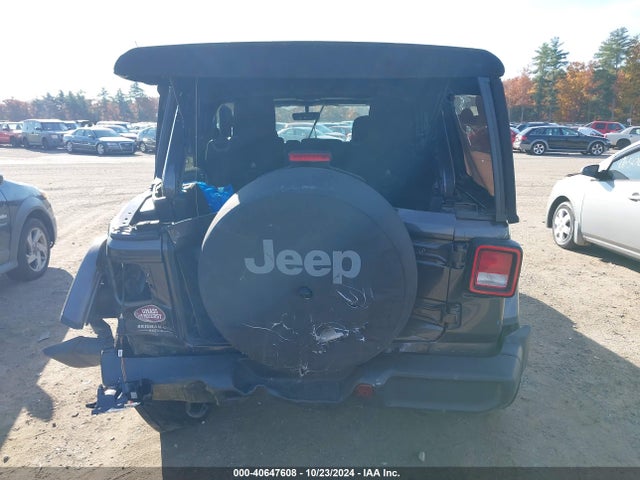 1C4HJXEN5JW224439 Jeep Wrangler Unlimited Sahara 4x4