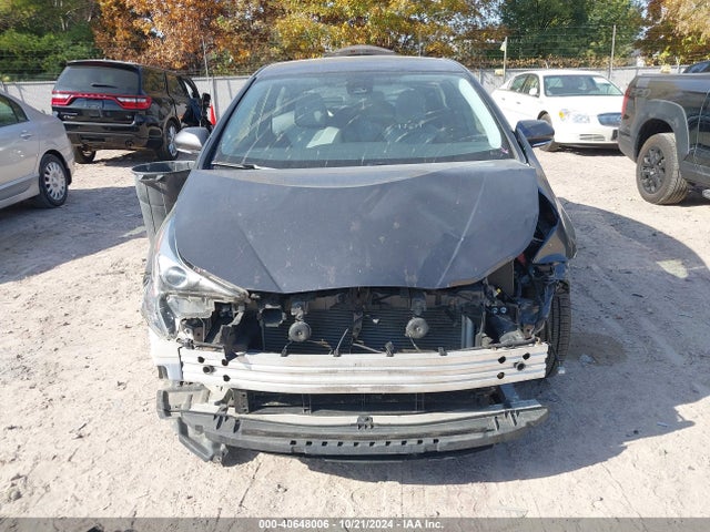 Toyota Prius Two 2018 JTDKBRFU3J3601002 Image 13