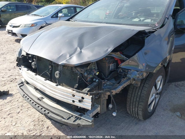 Toyota Prius Two 2018 JTDKBRFU3J3601002 Image 6