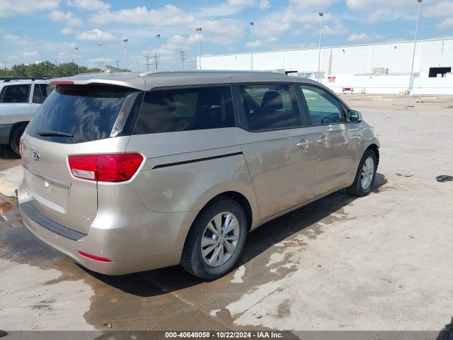 KIA SEDONA LX 2017 KNDMB5C13H6293589 Image 4