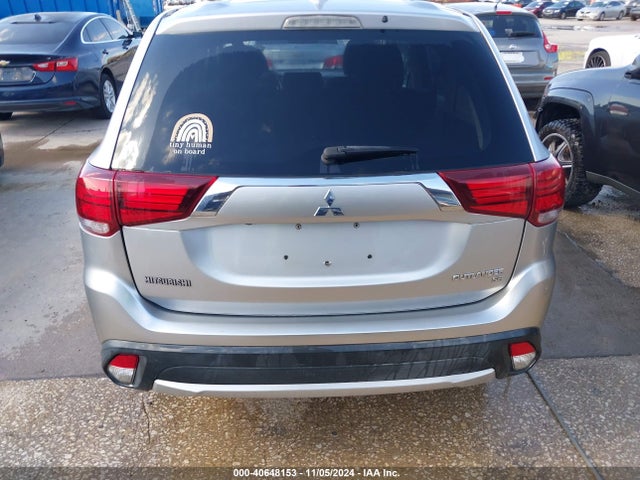 Mitsubishi Outlander Se 2018 JA4AD3A33JZ007311 Image 16