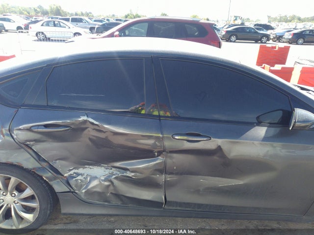 Chrysler 200 S 2015 1C3CCCBB4FN678139 Image 13