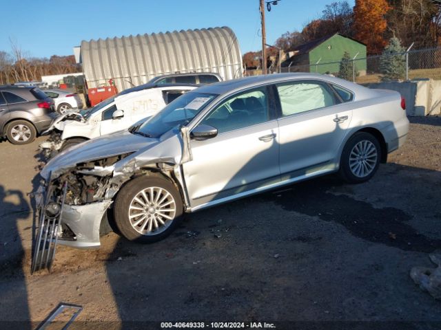 1VWBT7A39HC011216 Volkswagen Passat 1.8t Se