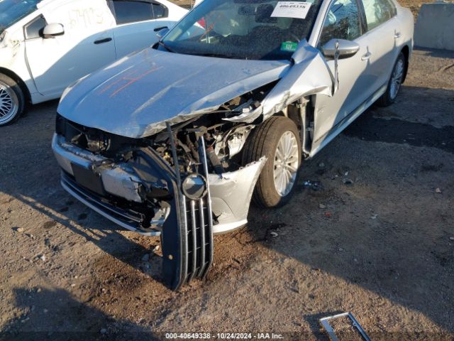 1VWBT7A39HC011216 Volkswagen Passat 1.8t Se