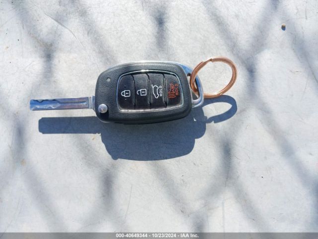 KM8J2CA40KU920137 Hyundai TUCSON SE